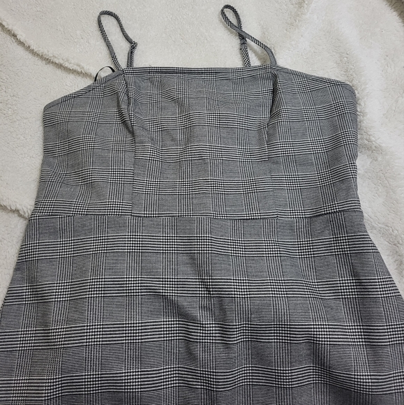 Cute basic dress - Picture 3 of 3